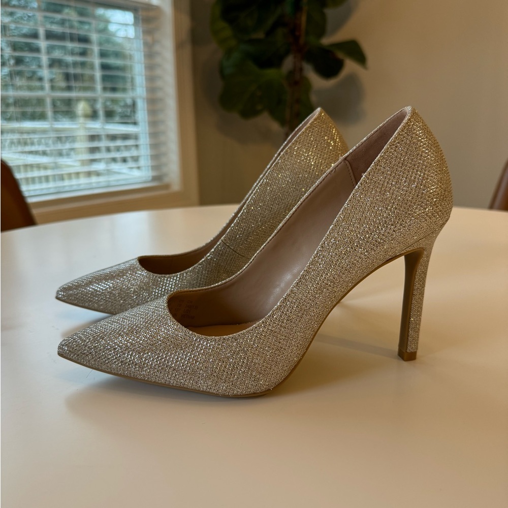 Stuart Weitzman Pumps - size 7